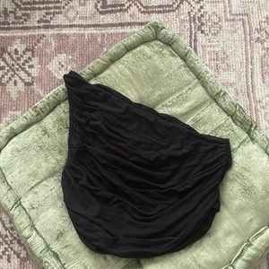 Ruched one shoulder crop top 🖤